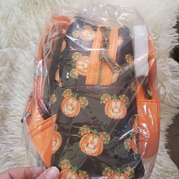 Loungefly backpack  nwt - Picture 3 of 4